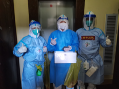 <b>西安市赴长春医疗队逐户上门做核酸</b>