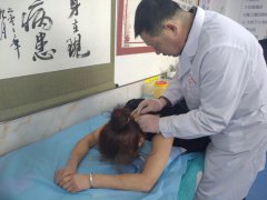 <b>德惠董英魁：医术精湛暖人心 患者感恩送锦旗</b>