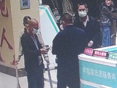 <b>德惠市中医院保安于洪波拾金不昧小善举传递大能量</b>